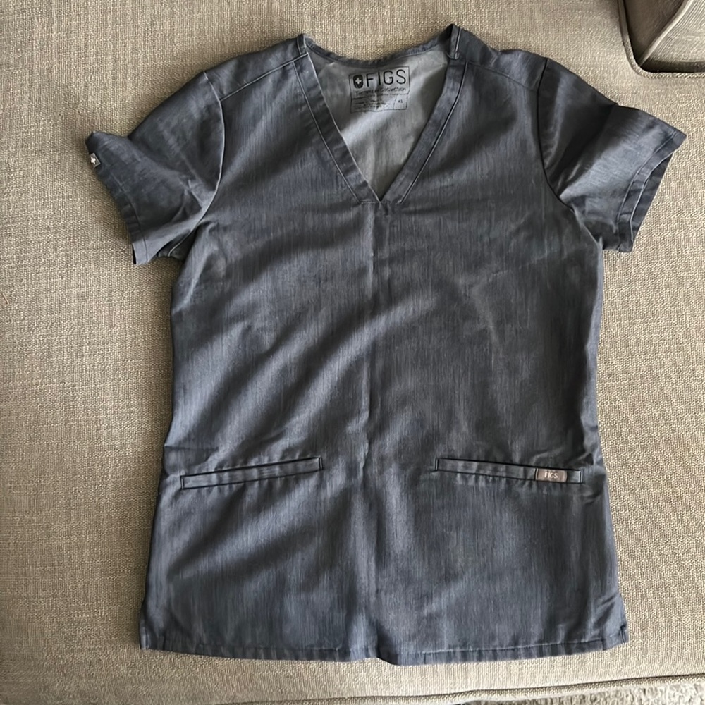 FIGS scrub top XS in Heather Denim
